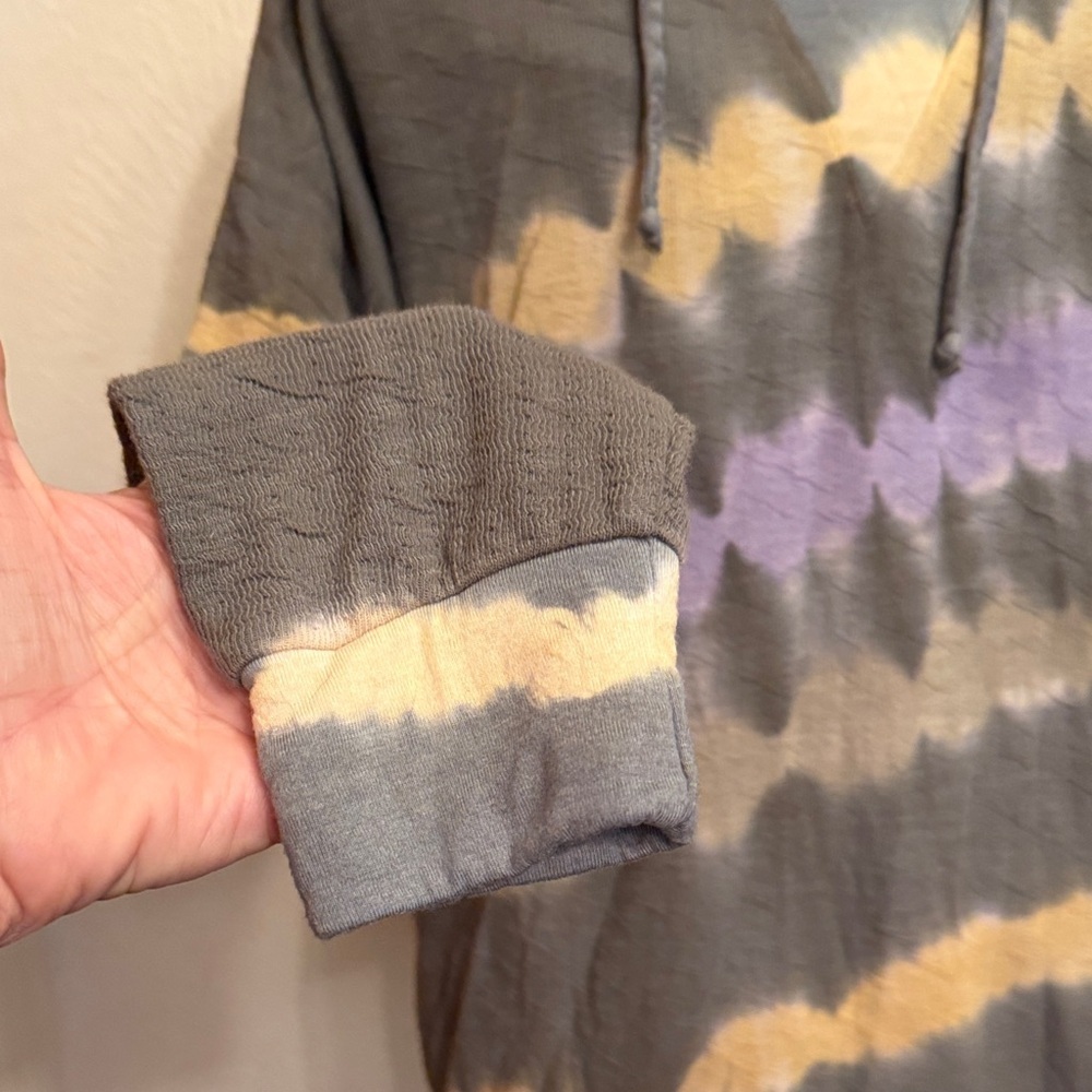 πππBOGOHOπππFree People Tie-Dye Hooded Pullover in Gray, Lavender & Cream-MEDIUM - Picture 6 of 11